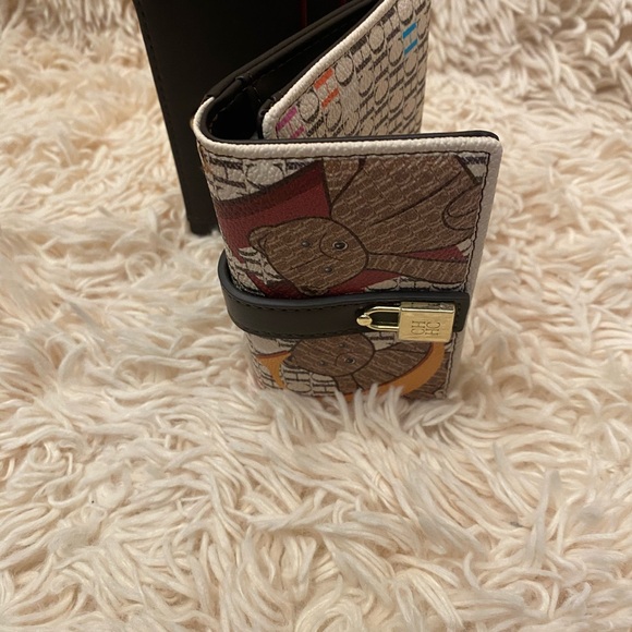 Carolina Herrera ID Wallet – Luxury Designer Card Holder mini travel wallet - Picture 10 of 10